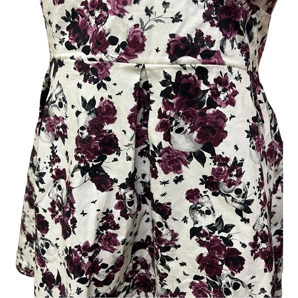 HOT TOPIC White Skull & Floral Print Fit & Flare Dress Corset Back Roses Goth - Picture 6 of 9
